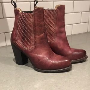 Beautiful Bed Stu heeled boots!